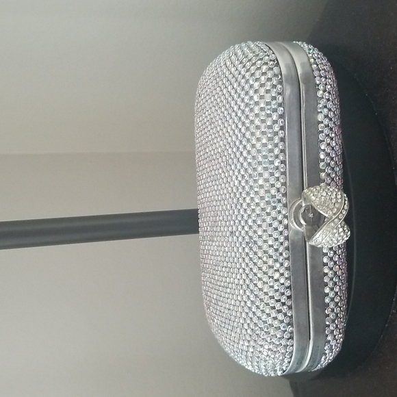 Rhinestone hard shell clutch with ring closure crossbody and handbag chain - Picture 2 of 5